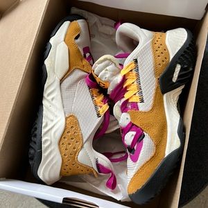 NIKE WOMEN’S JORDAN DELTA 'CHUTNEY LIGHT OREWOOD BROWN' - Size 5